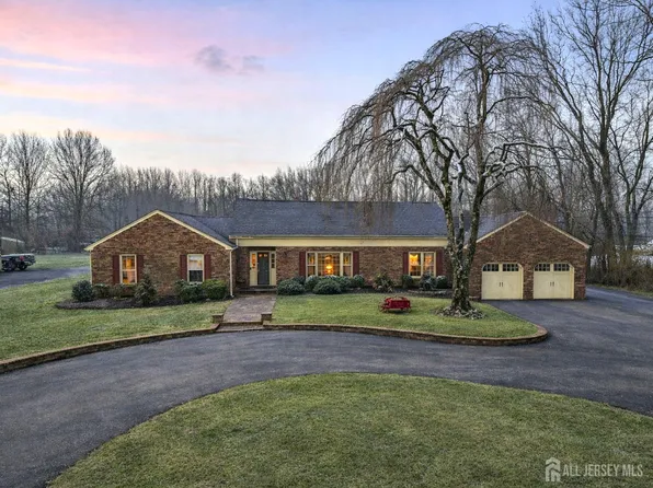 402 Main St, Manalapan, NJ 07726