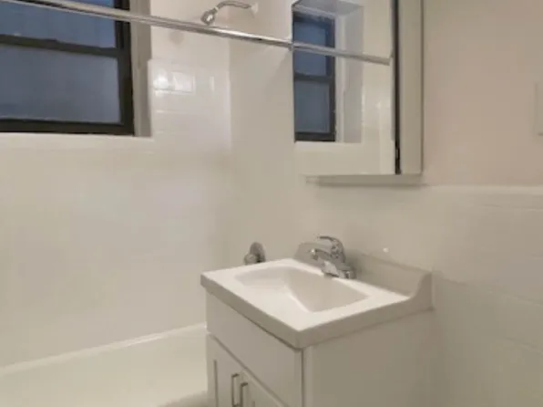 78 Manhattan Avenue image 8 of 11