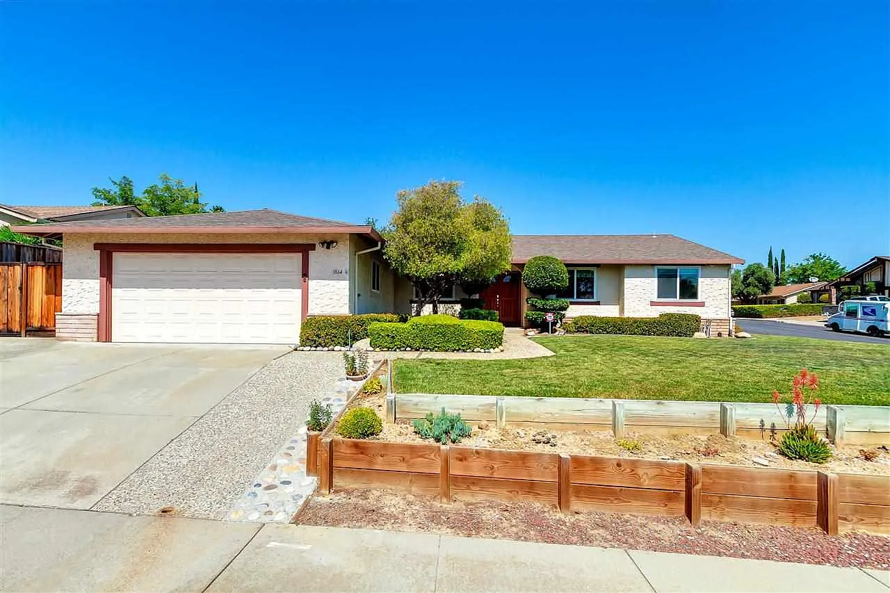 3864 Chatworth St photo 1