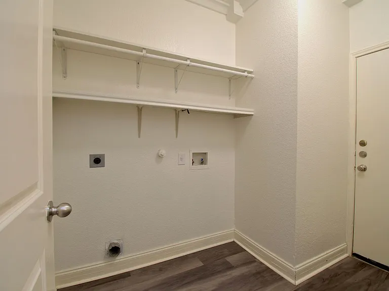 711 Abundance Ln — Photo 12