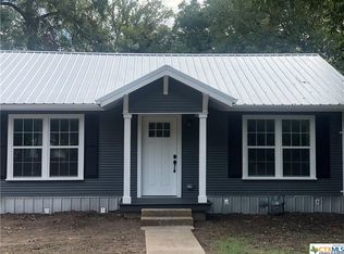 701 E 9th St, Cameron, TX 76520