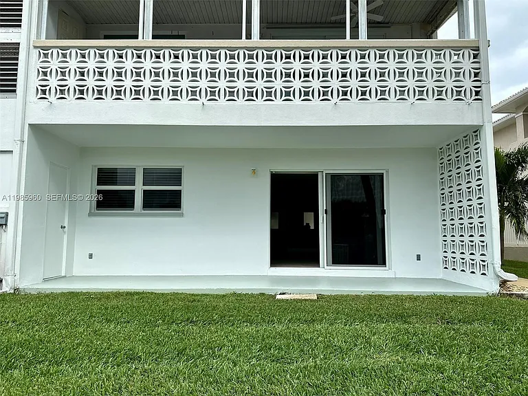 708 Victoria Dr #101 — Photo 16