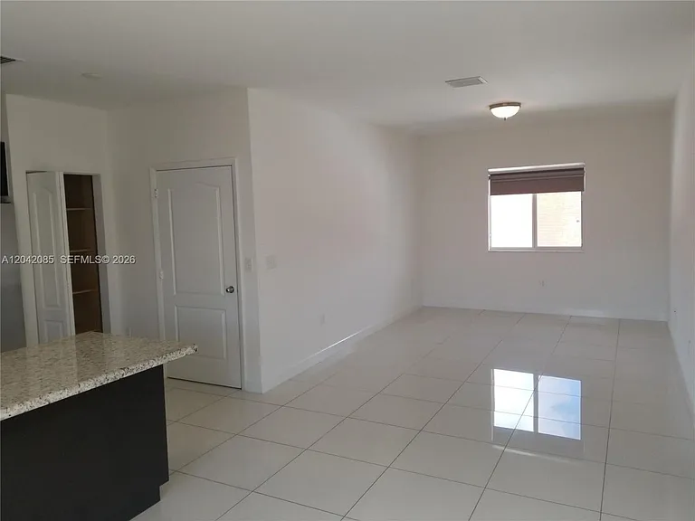 1029 SW 11th Ave — Photo 13