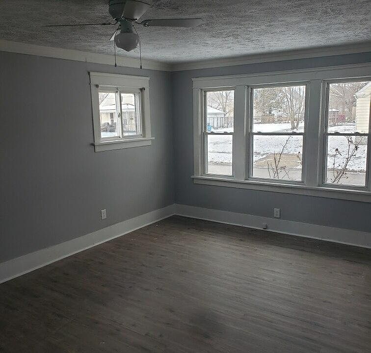 1st image of 1015 W 18th St
