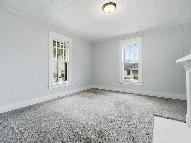 216 N Hickory St — Photo 17