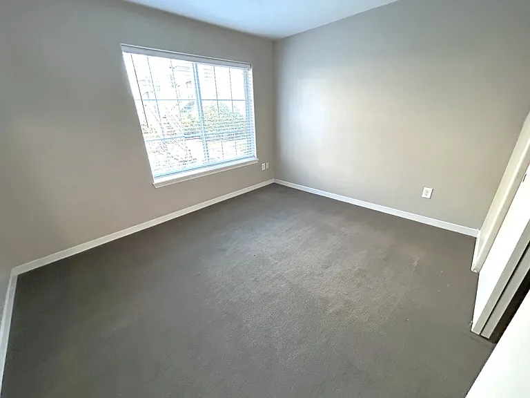15728 SE Stark St — Photo 11