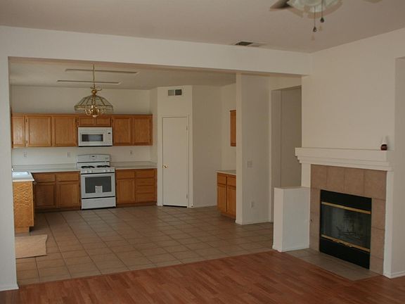 3rd image of 11929 Pepperwood St