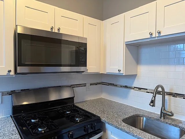 2 bed, 900 sqft, $1,550 — Photo 2