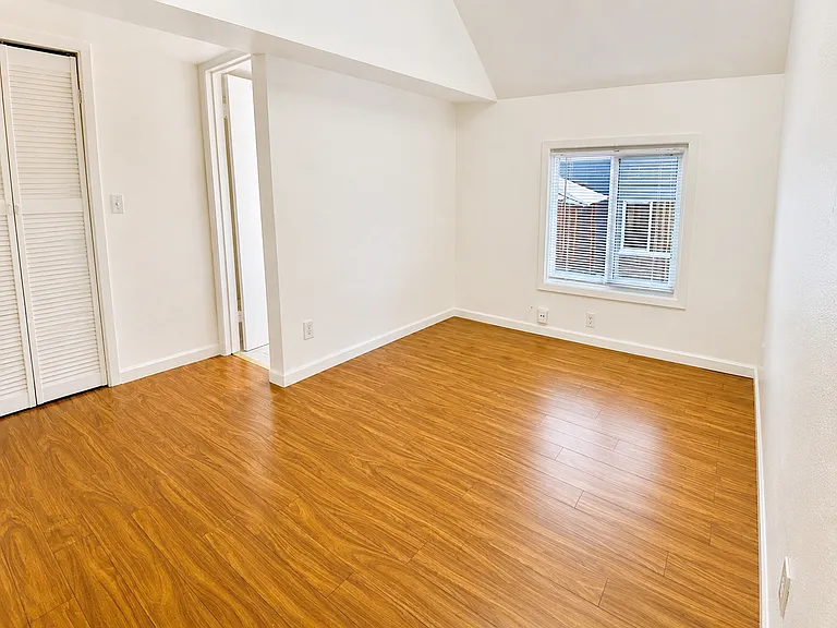 243 Miriam Street — Photo 4
