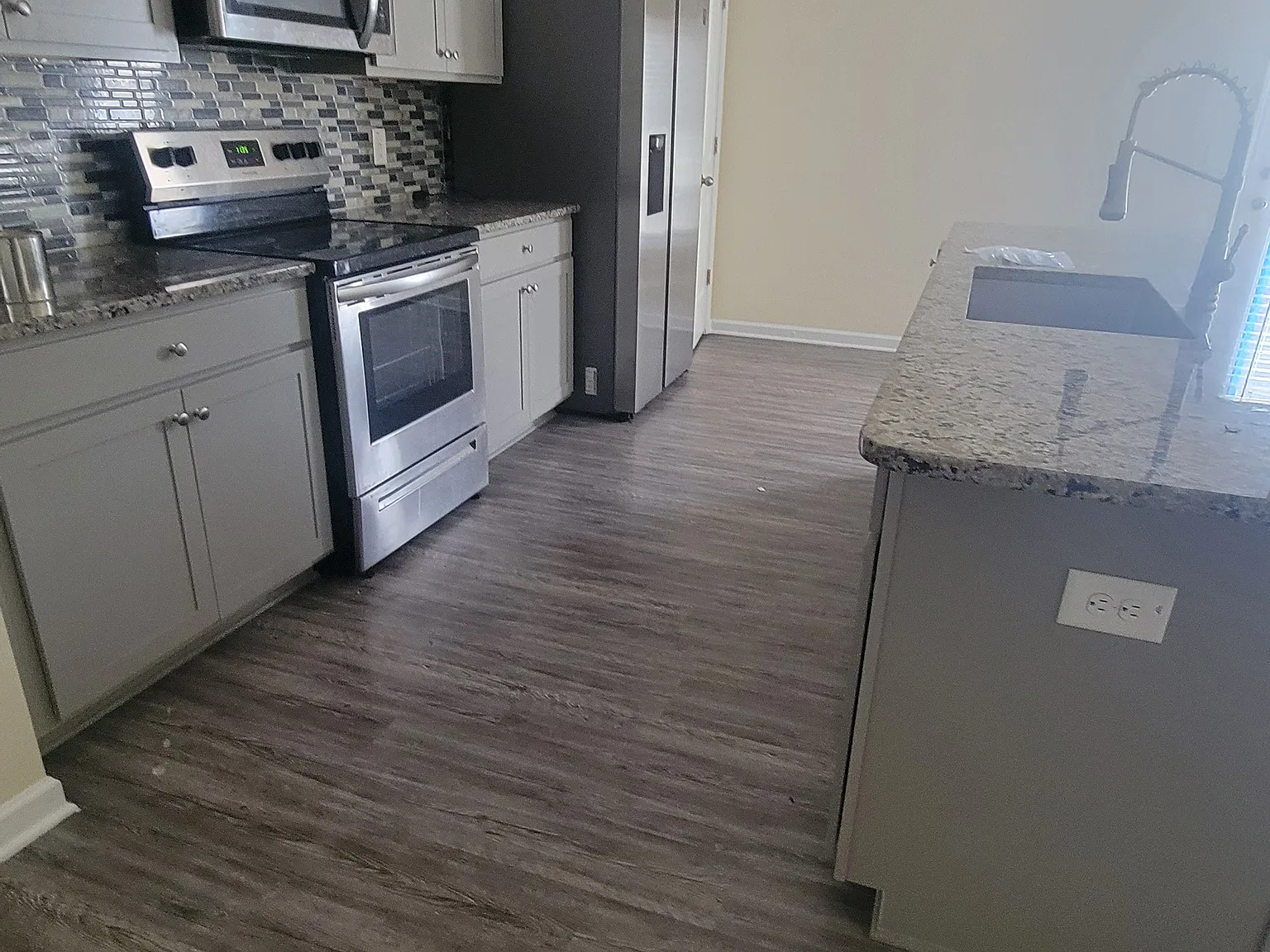 3 bed, 1436 sqft, $1,800 — Photo 3