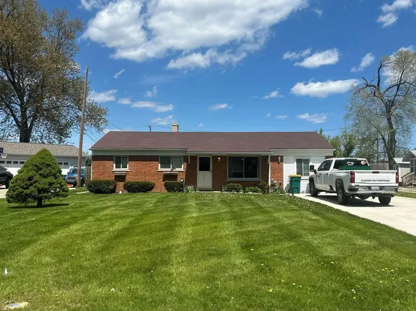 1618 Clinton Ave, Saint Clair, MI 48079