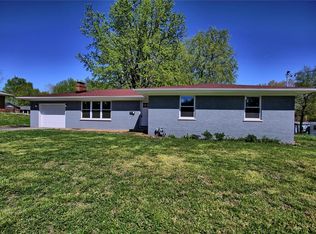 1400 N 2nd St, Belleville, IL 62226