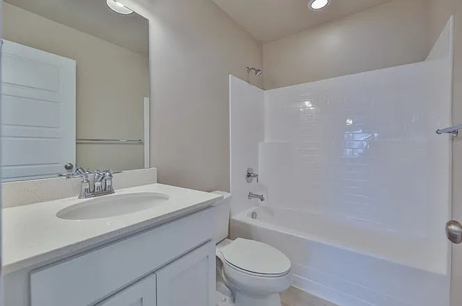 3 bed, 2.5 bath, 2558 sqft, $2,650 — Photo 4