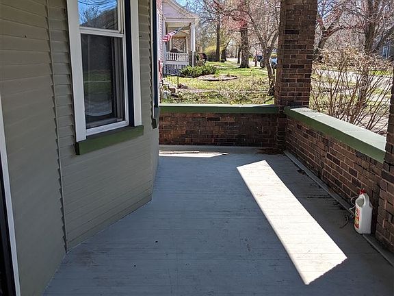 3rd image of 211 N Gardiner Ave