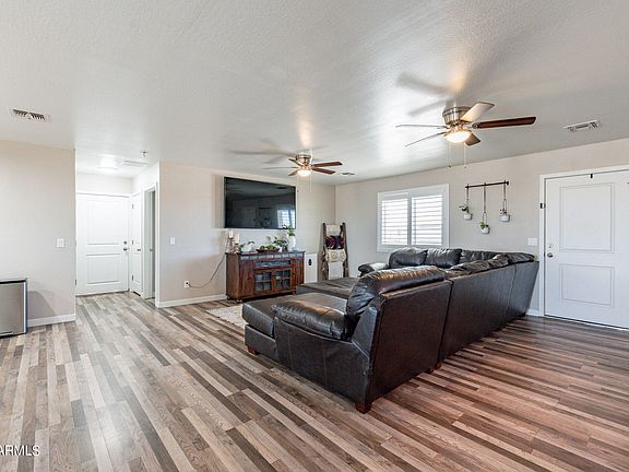 5th image of 2920 W Derby Street
