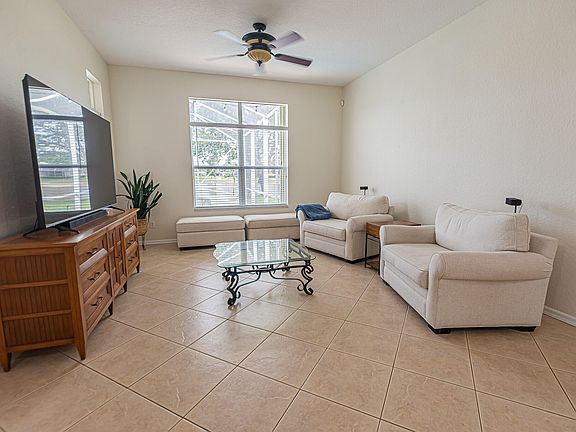 4th image of 208 SW Whitewood Drive