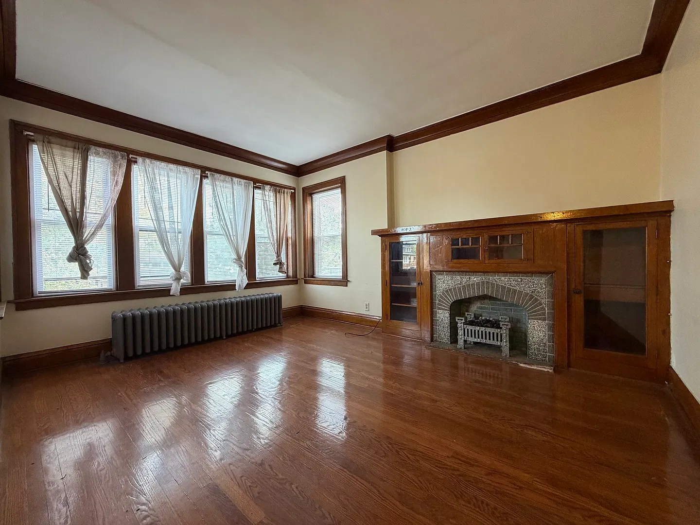 3 bed, $1,500 — Photo 2