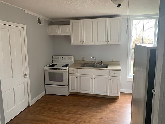 4th image of 45 N Riverview St