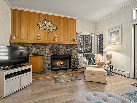 5th image of 931 Incline Way #230