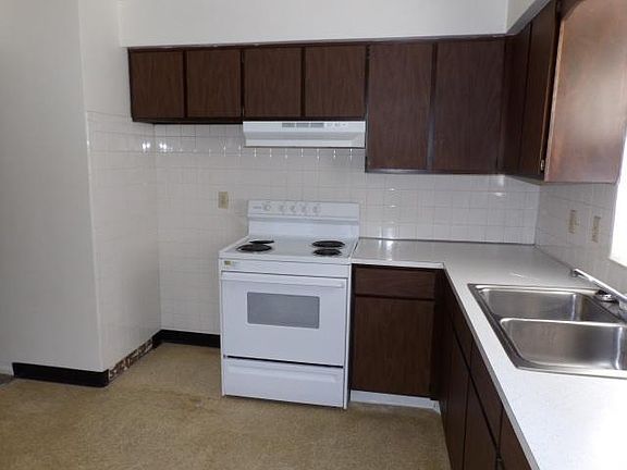 2nd image of 992 Patricia Dr APT 1