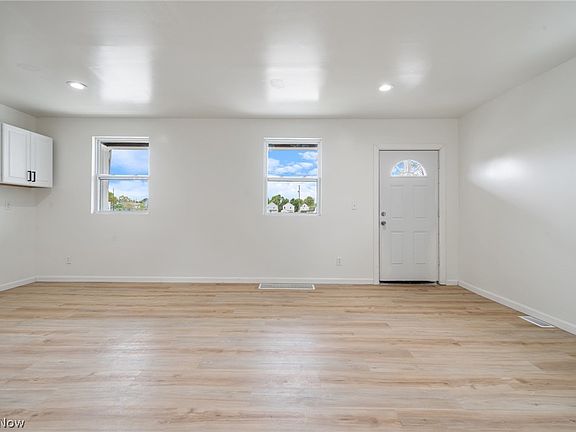 4th image of 3114 Vega Ave