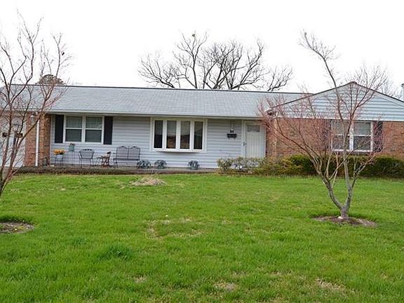 2nd image of 105 Brentwood Ct