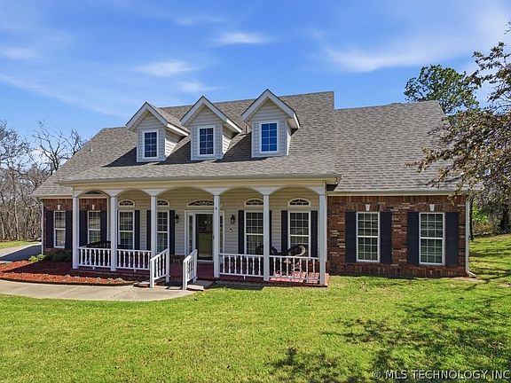 3rd image of 3813 S Rolling Oaks Dr