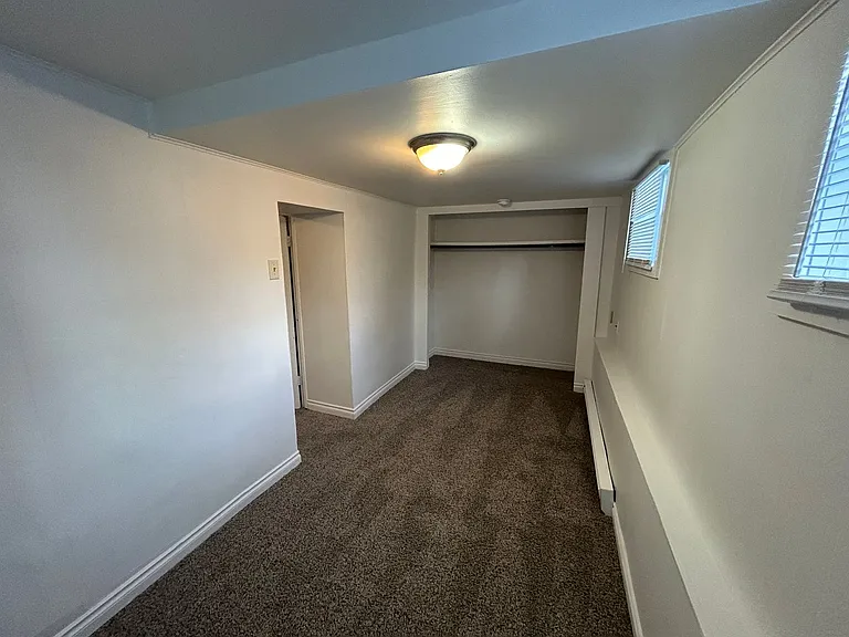 1424 West 10th Apartments — Photo 13