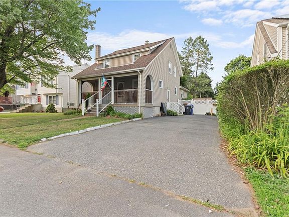 3rd image of 42 Dunbar Ave E