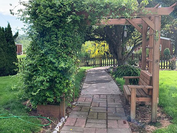 walkway to back shop