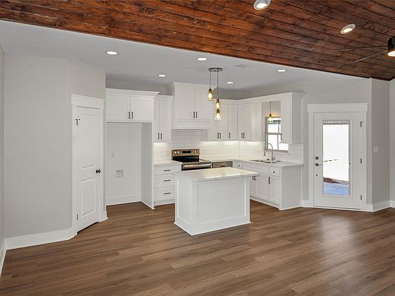 3rd image of 21 Bluegill Dr