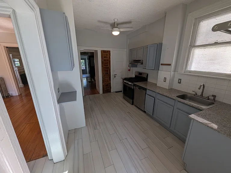 124 2nd Ave — Photo 9