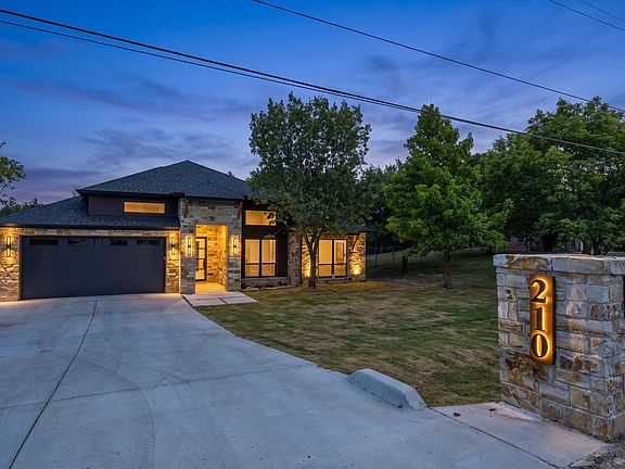 4th image of 210 Knob Hill Dr