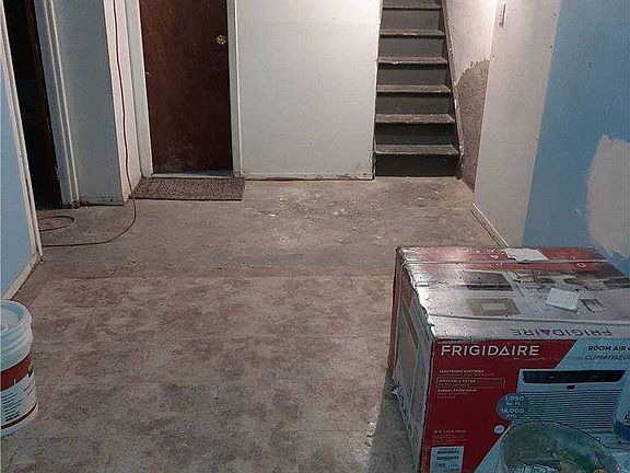 5th image of 10431 93rd Ave
