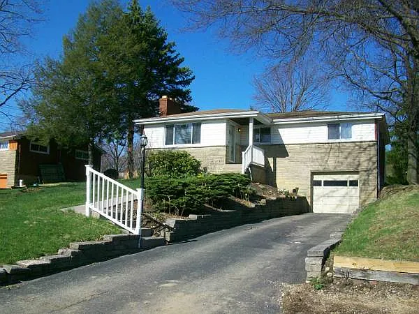 9460 Saratoga Dr photo 1