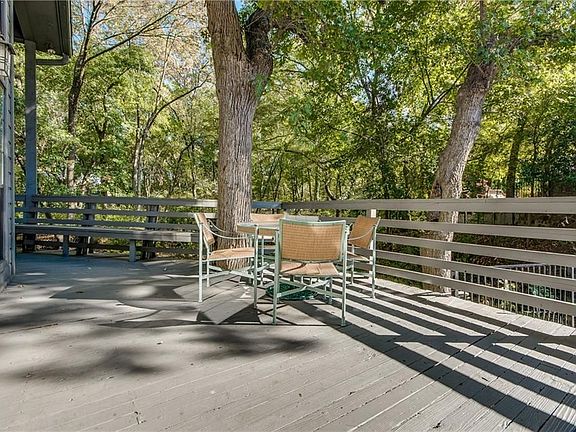 3rd image of 1109 Shady Oaks Cir