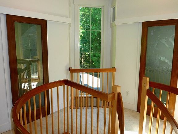 2nd image of 2595 NE Cedar Hollow Way