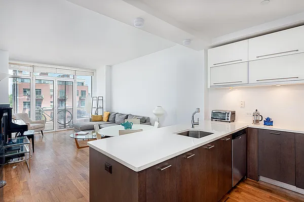 Rented by Century 21 Metropolitan | media 1