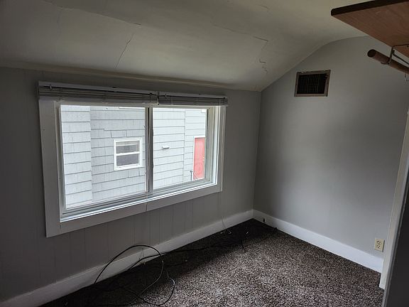 4th image of 186 E Howard St #2