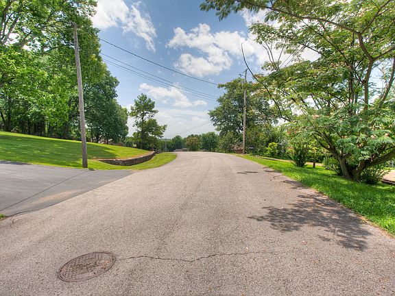 4th image of 819 Sylvania Dr
