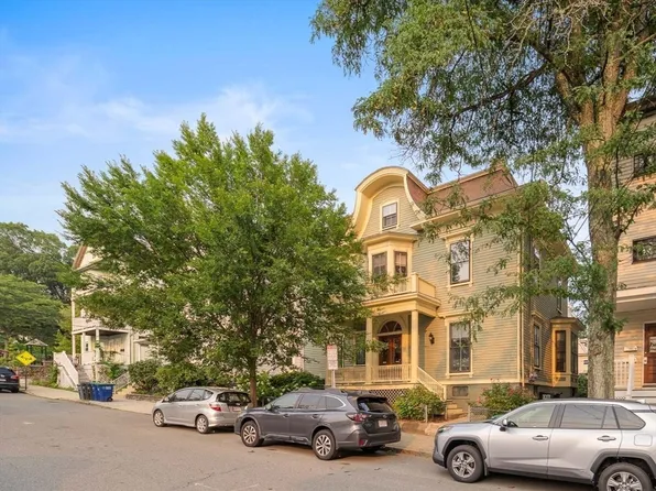 23 Craigie St #2, Somerville, MA 02143