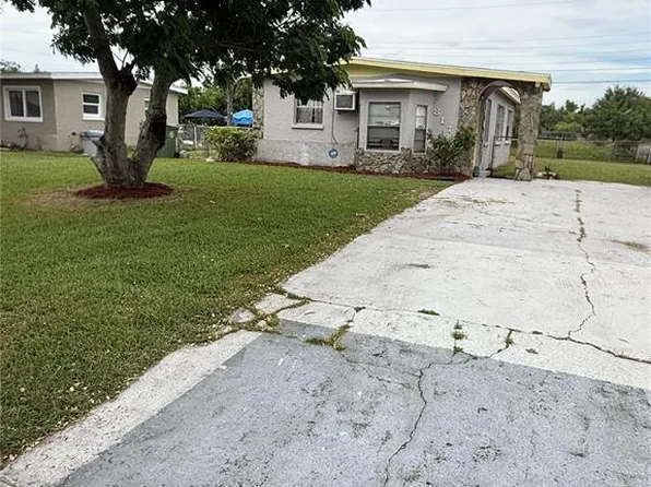 817 29th St E, Bradenton, FL 34208