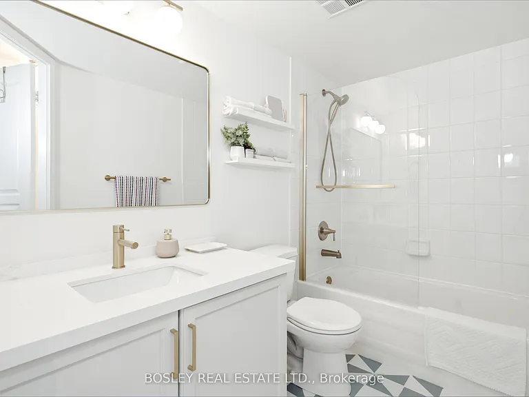 140 W Bathurst St #803 — Photo 8