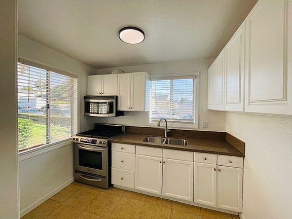 4th image of 6724-52 Tait St #6726