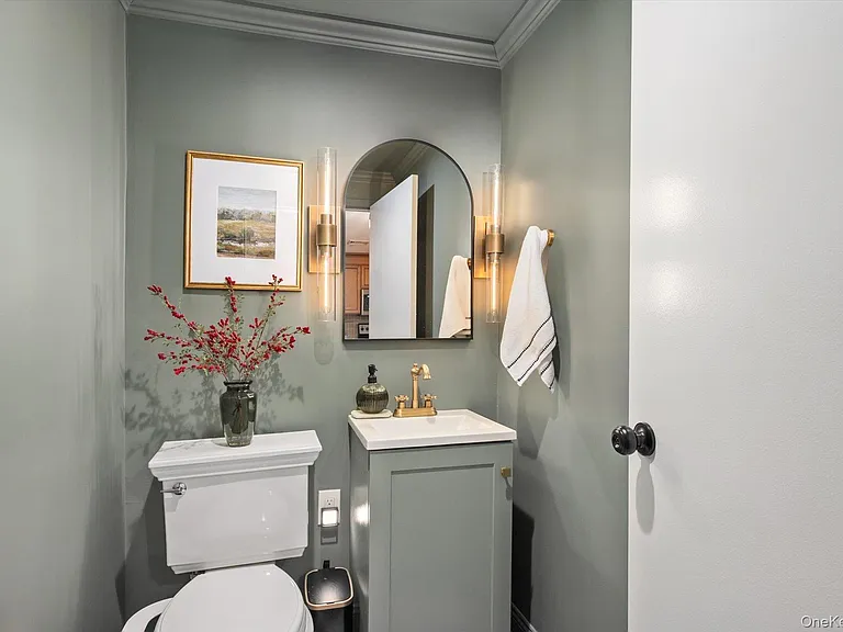 242 Maple Ave #308 — Photo 9