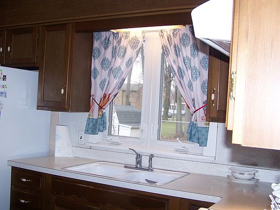 3rd image of 38 Carolin Dr