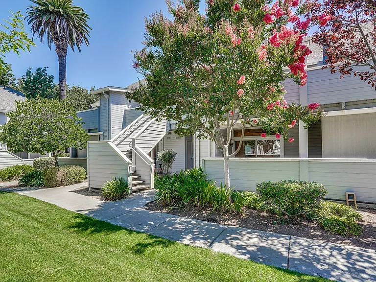 537 Shadow Dance Dr — Photo 2