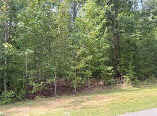 135 Glenrobin Dr, Eden, NC 27288