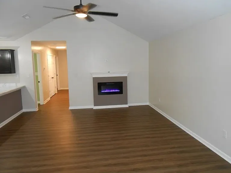 324 W Edmunds St — Photo 2