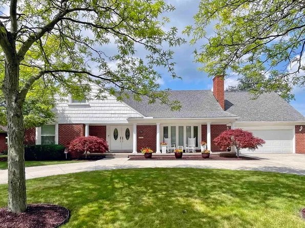 70 Fontana Ln, Grosse Pointe Shores, MI 48236